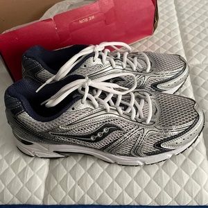 Brand new still in box Saucony mens shoes size 10 wide